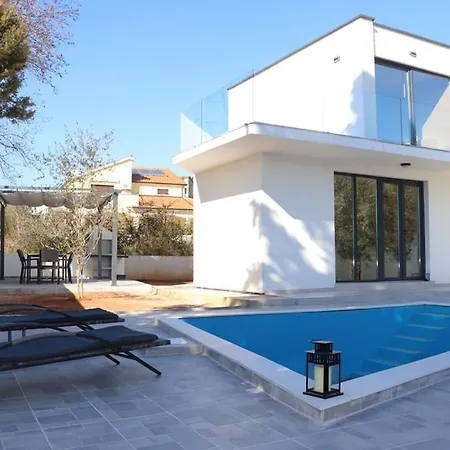 Krk , Modern Sottovento With Pool 别墅