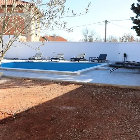 Krk , Modern Sottovento With Pool 别墅