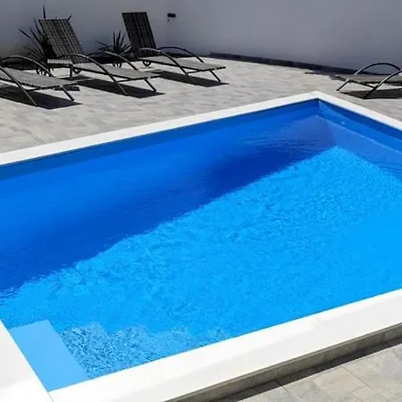别墅 Krk , Modern Sottovento With Pool Zgaljic