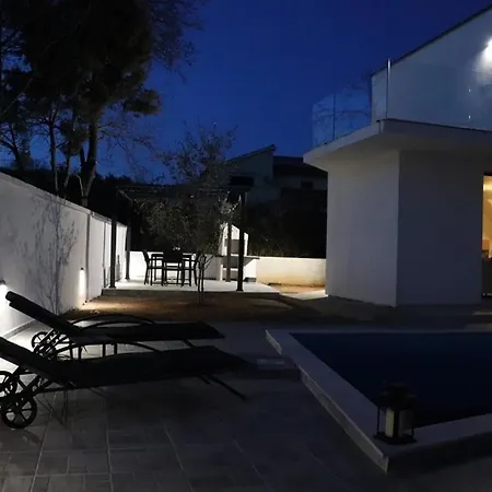 Krk , Modern Sottovento With Pool